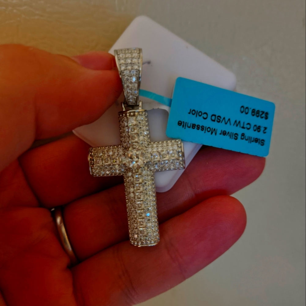 Elegant Silver Cross Pendant
